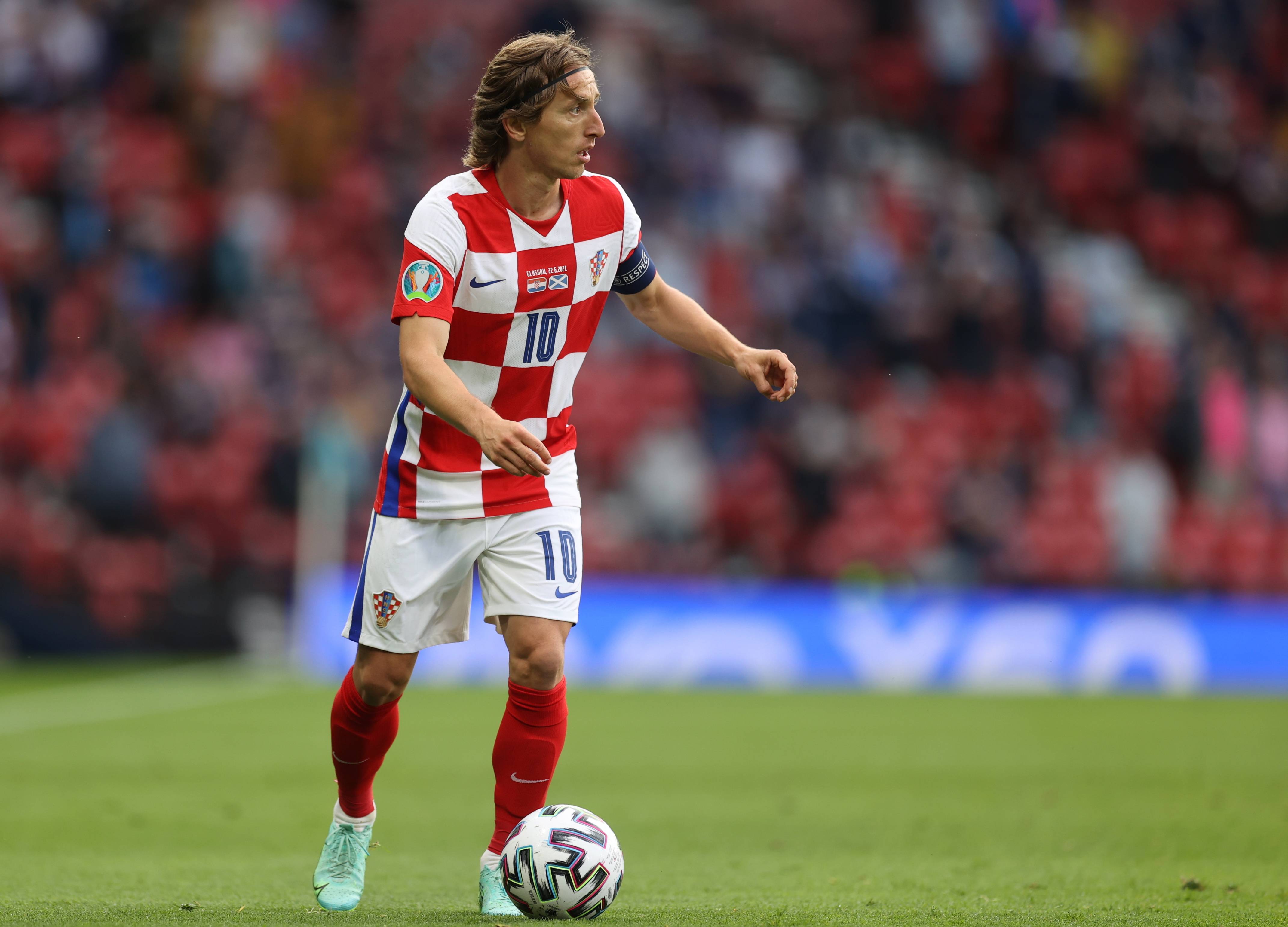 若出战多特，B席将成为第4位欧冠出场达到100次的葡萄牙球员