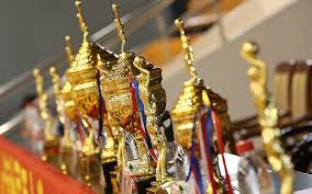 致命一击！布克最后1.7秒接球后撤步横移中距离投进，准绝杀雄鹿